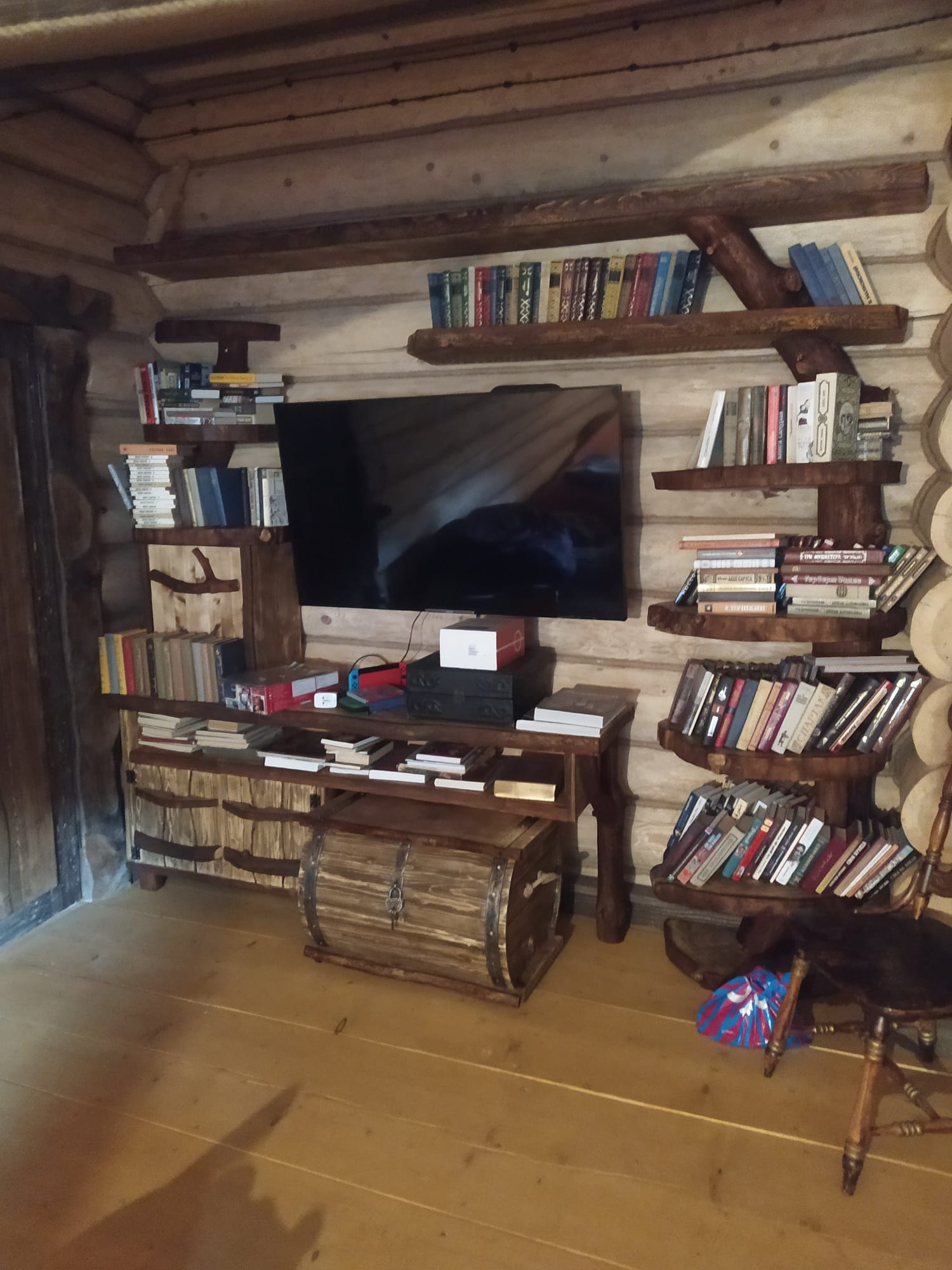 Телевизорная группа с полками
